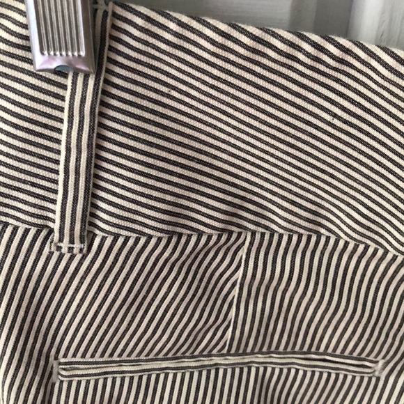 Ann Taylor Ladies size 8 striped cotton capri’s - Picture 8 of 16